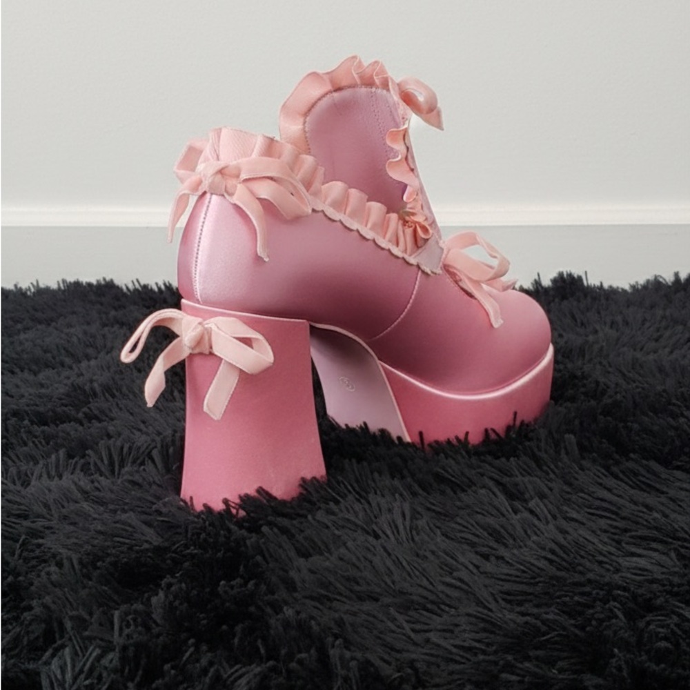 Dolls-kill Marie Antoinette inspired pink chunky heel - Picture 3 of 4